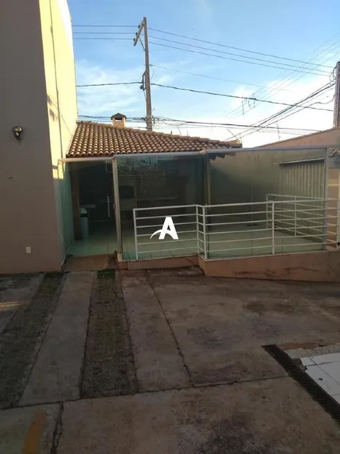 Foto 1 de Sobrado com 3 Quartos à venda, 82m² em Vigilato Pereira, Uberlândia