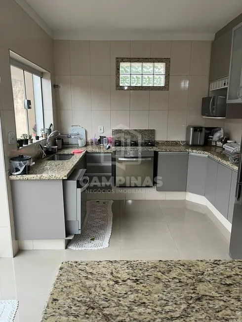 Foto 1 de Casa com 3 Quartos para venda ou aluguel, 216m² em Vila Nogueira, Campinas