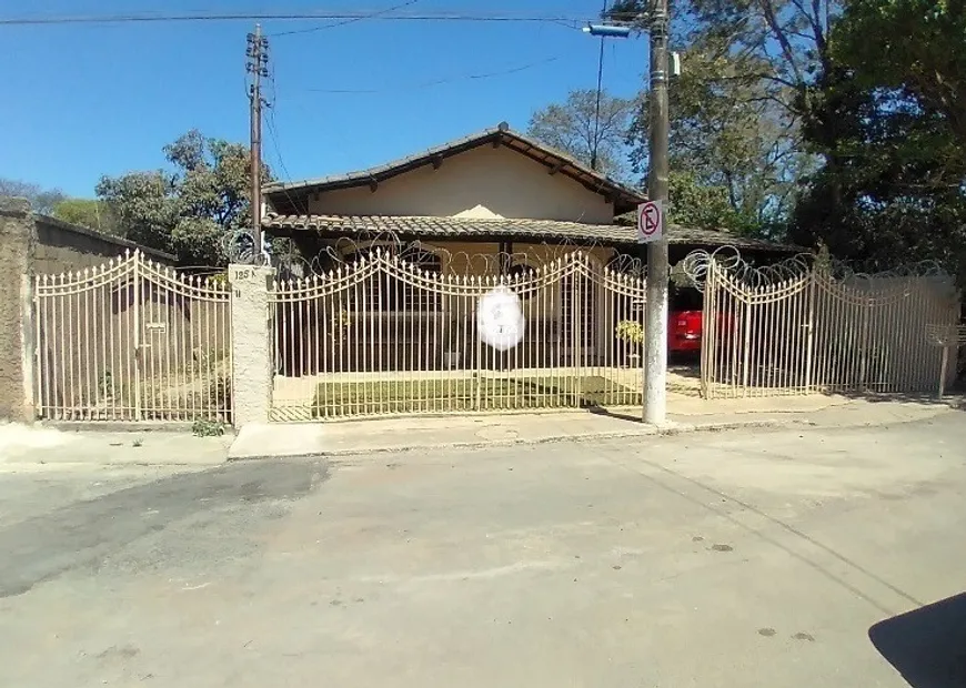 Foto 1 de Casa com 3 Quartos à venda, 155m² em Centro, Vespasiano