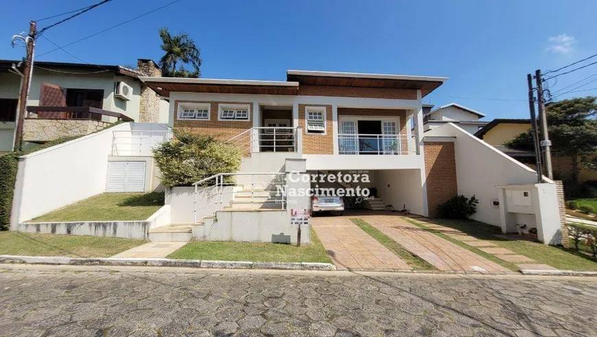 Foto 1 de Casa de Condomínio com 3 Quartos à venda, 255m² em Jardim Coleginho, Jacareí
