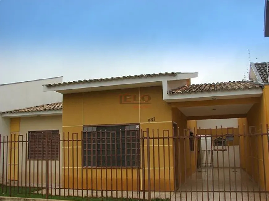 Foto 1 de Casa com 3 Quartos para alugar, 113m² em Vila Santa Izabel, Maringá