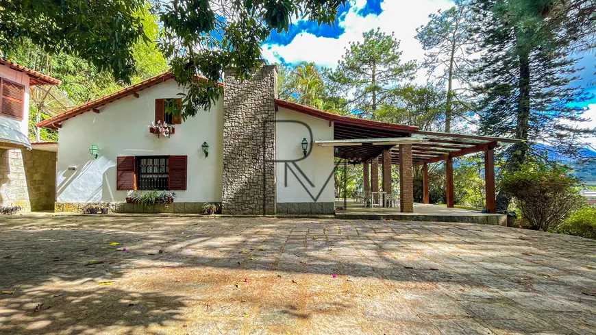 Foto 1 de Casa com 3 Quartos à venda, 400m² em Barra do Imbuí, Teresópolis