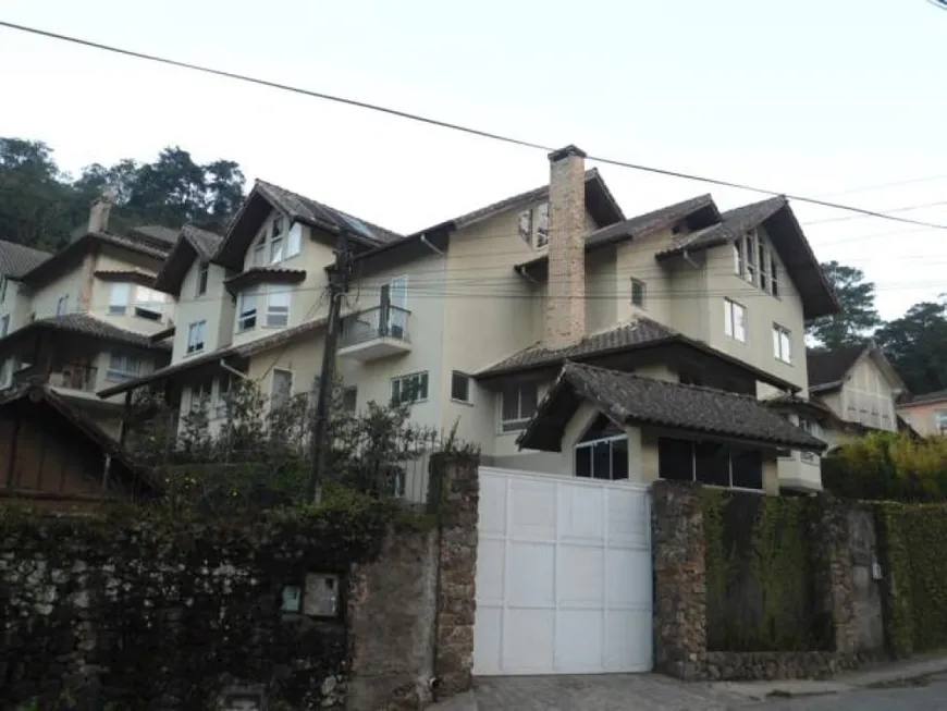 Foto 1 de Casa de Condomínio com 5 Quartos à venda, 370m² em Independência, Petrópolis