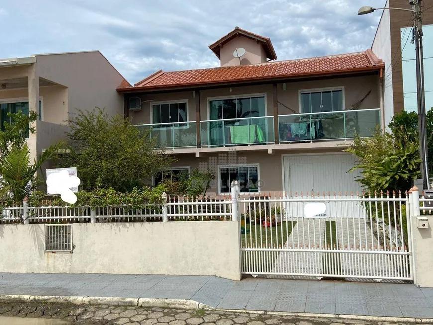 Foto 1 de Casa com 3 Quartos à venda, 170m² em Praia de Fora, Palhoça