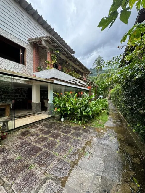 Foto 1 de Casa com 4 Quartos à venda, 1800m² em Monte Olivete, Guapimirim