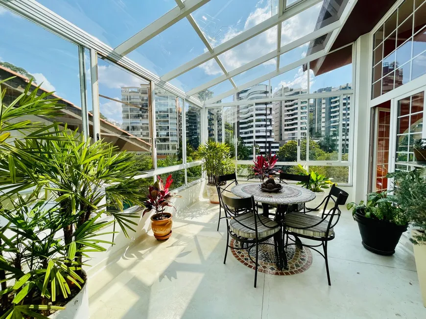 Foto 1 de Casa de Condomínio com 4 Quartos à venda, 460m² em Panamby, São Paulo