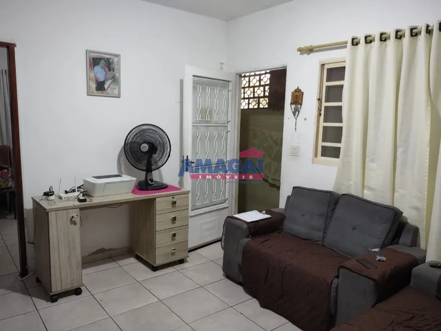 Foto 1 de Casa com 2 Quartos à venda, 66m² em Jardim Santo Antonio da Boa Vista, Jacareí