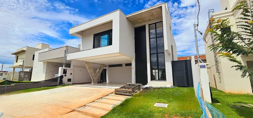 Foto 1 de Casa de Condomínio com 3 Quartos à venda, 240m² em Jardins Bolonha, Senador Canedo