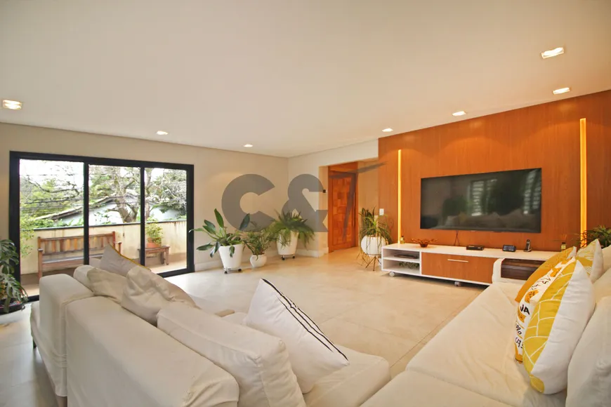 Foto 1 de Casa com 3 Quartos à venda, 250m² em Jardim Petrópolis, São Paulo
