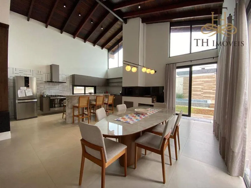 Foto 1 de Casa de Condomínio com 3 Quartos para alugar, 220m² em Santa Regina, Camboriú