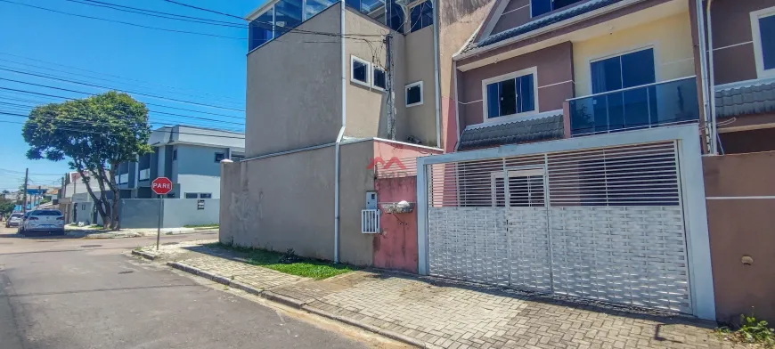 Foto 1 de Sobrado com 4 Quartos à venda, 105m² em Sitio Cercado, Curitiba