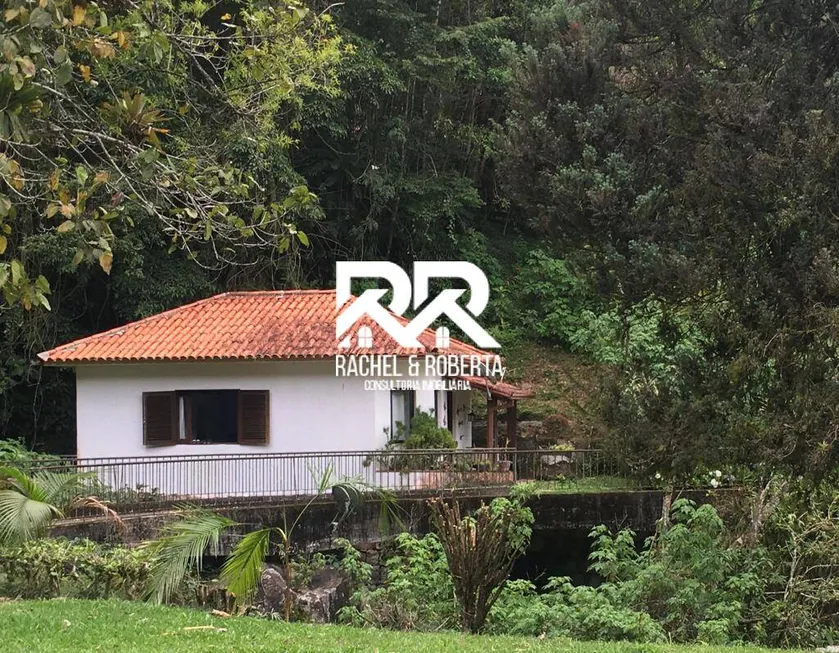 Foto 1 de Casa com 7 Quartos à venda, 594m² em Granja Guarani, Teresópolis
