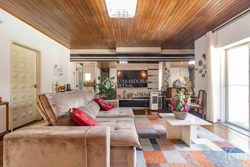Foto 1 de Casa com 4 Quartos à venda, 249m² em Azenha, Porto Alegre