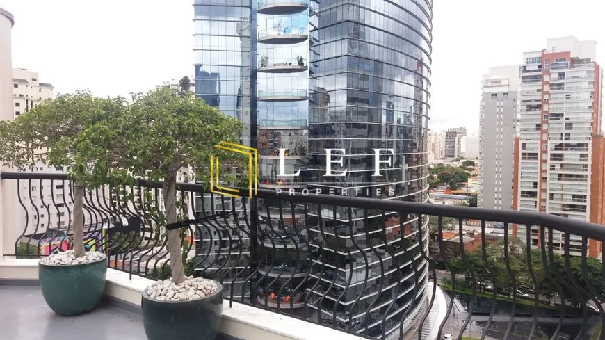Foto 1 de Cobertura com 4 Quartos à venda, 220m² em Itaim Bibi, São Paulo