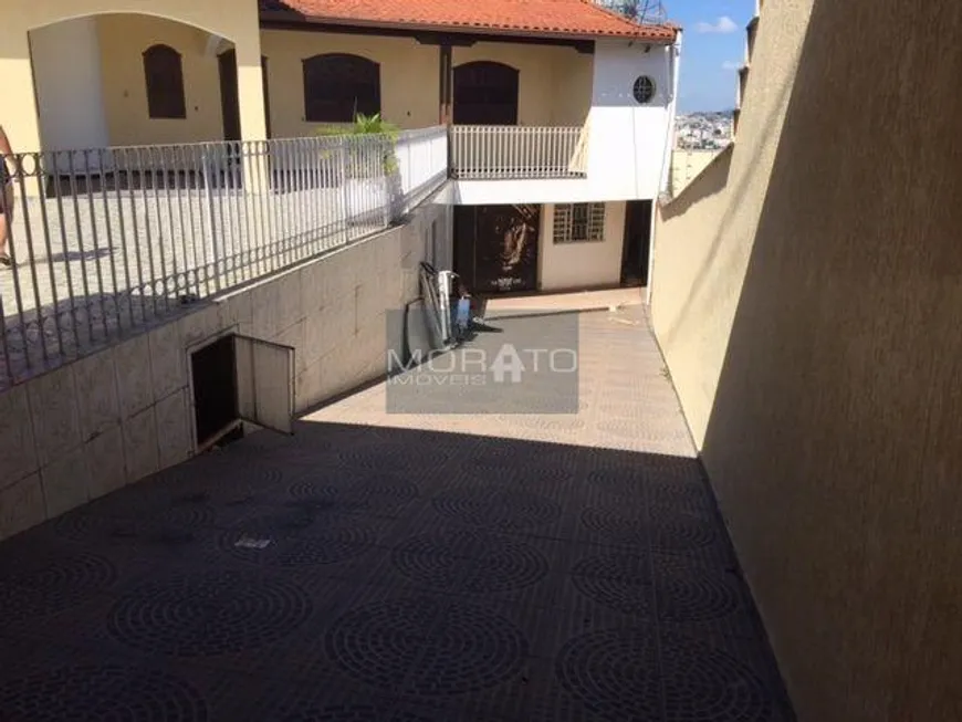 Foto 1 de Casa com 3 Quartos à venda, 410m² em Camargos, Belo Horizonte