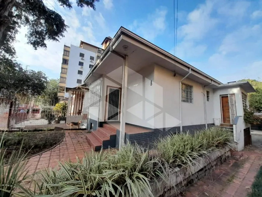 Foto 1 de Casa com 2 Quartos para alugar, 77m² em Passo da Areia, Porto Alegre