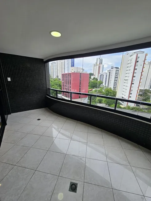 Foto 1 de Apartamento com 4 Quartos à venda, 170m² em Candeal, Salvador