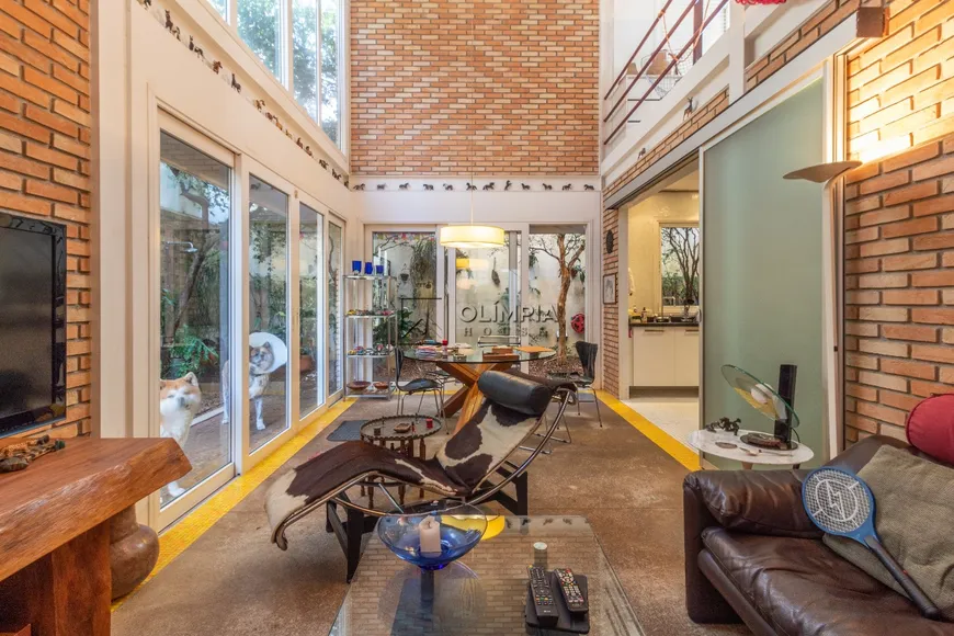 Foto 1 de Casa com 4 Quartos para alugar, 290m² em Vila Madalena, São Paulo