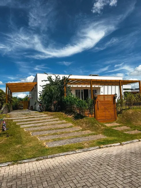 Foto 1 de Casa com 3 Quartos para alugar, 330m² em Ibiraquera, Imbituba