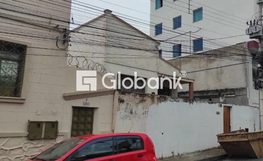 Foto 1 de Galpão/Depósito/Armazém à venda, 166m² em Centro, Montes Claros