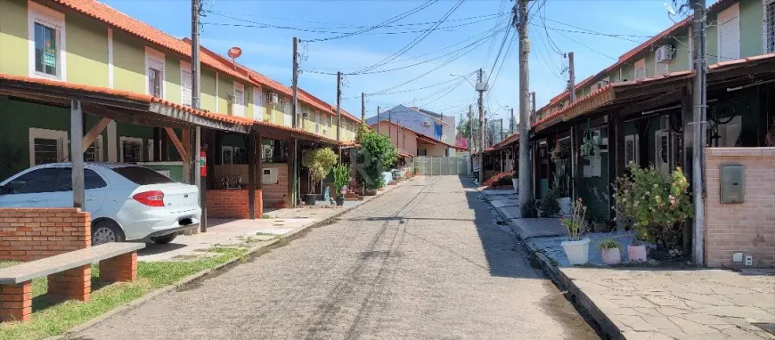 Foto 1 de Casa de Condomínio com 2 Quartos à venda, 84m² em Hípica, Porto Alegre