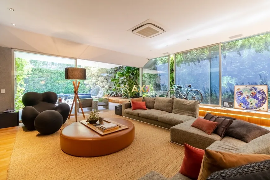 Foto 1 de Casa com 3 Quartos à venda, 673m² em Jardim Paulista, São Paulo