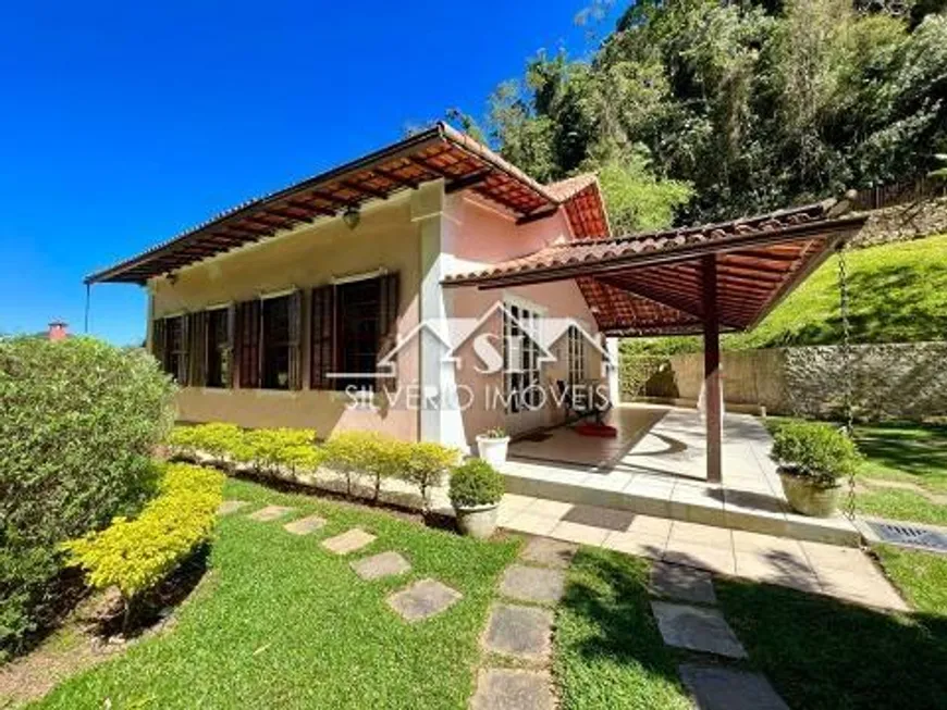 Foto 1 de Casa com 4 Quartos à venda, 202m² em Castelanea, Petrópolis