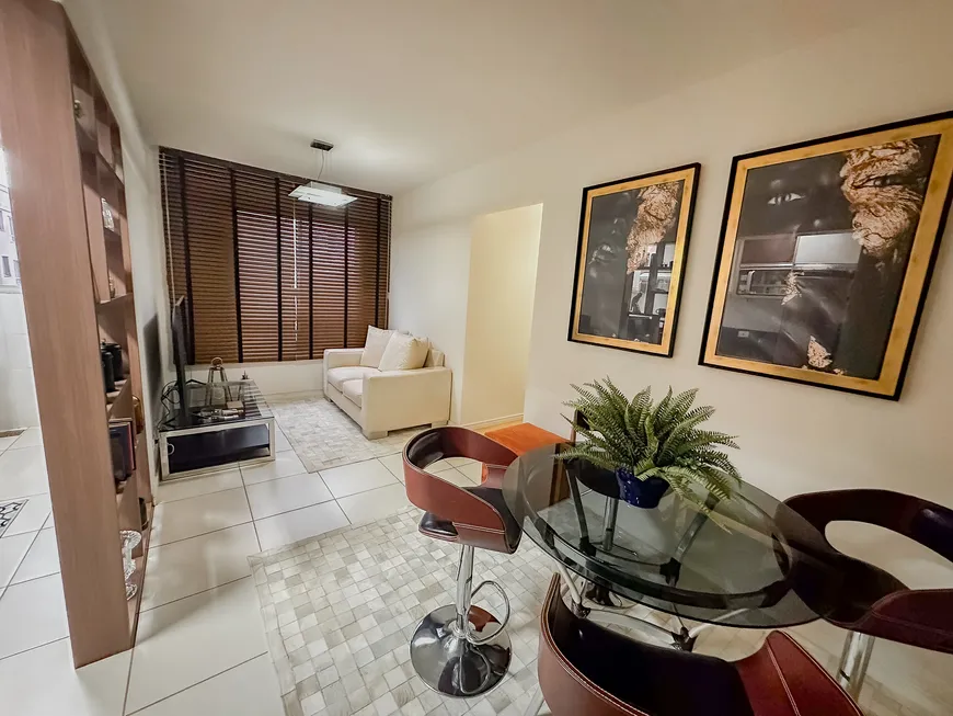 Foto 1 de Apartamento com 3 Quartos à venda, 59m² em Conjunto Habitacional Santiago II, Londrina