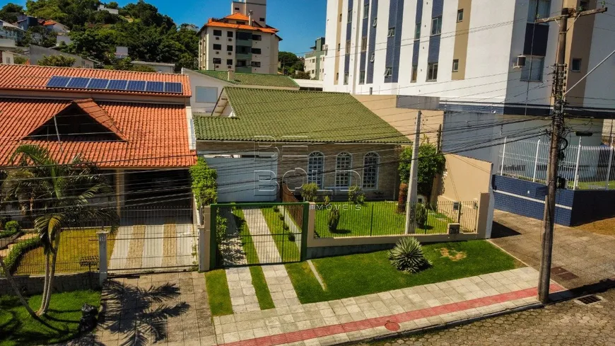 Foto 1 de Casa com 5 Quartos à venda, 433m² em Abraão, Florianópolis