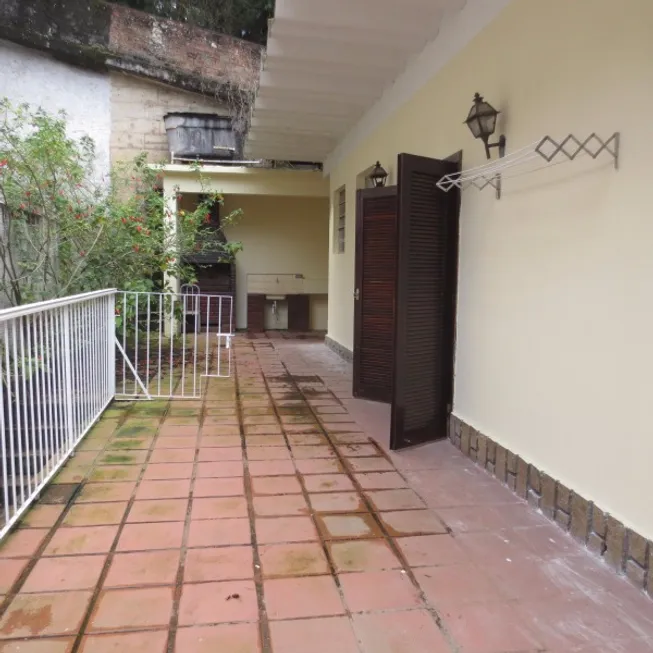 Foto 1 de Casa com 2 Quartos à venda, 200m² em Valparaiso, Petrópolis