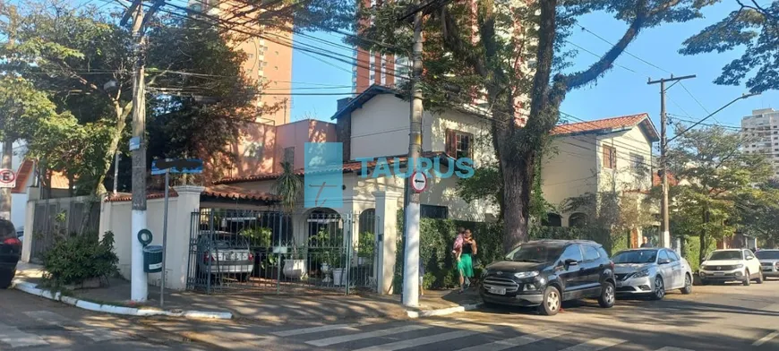 Foto 1 de Casa com 2 Quartos para alugar, 227m² em Campo Belo, São Paulo