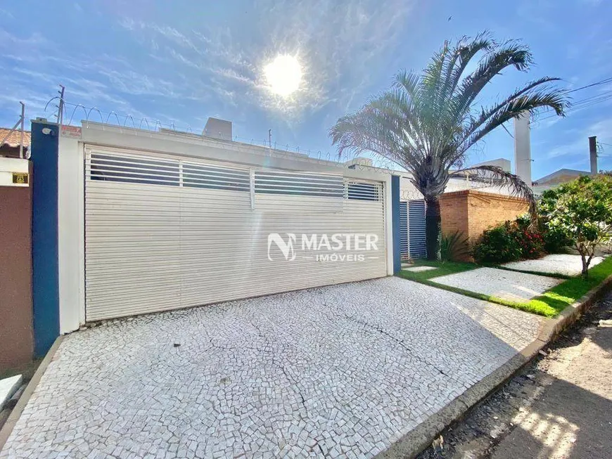 Foto 1 de Sobrado com 4 Quartos para venda ou aluguel, 425m² em Jardim Tropical, Marília