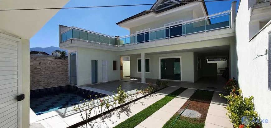 Foto 1 de Casa com 3 Quartos à venda, 95m² em Coqueiros, Florianópolis