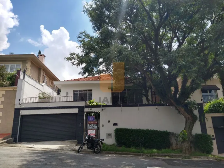 Foto 1 de Casa com 3 Quartos para alugar, 231m² em Pacaembu, São Paulo