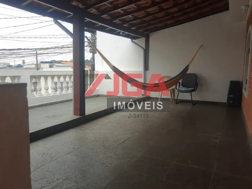 Foto 1 de Casa com 4 Quartos à venda, 180m² em Jardim Colonial, São Paulo