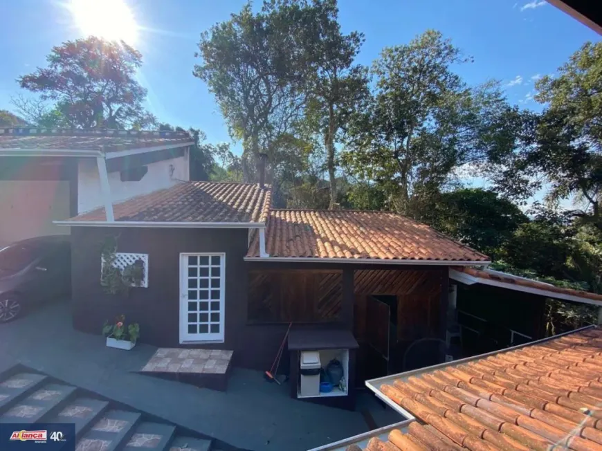 Foto 1 de Fazenda/Sítio com 3 Quartos à venda, 300m² em Chácaras Copaco, Arujá