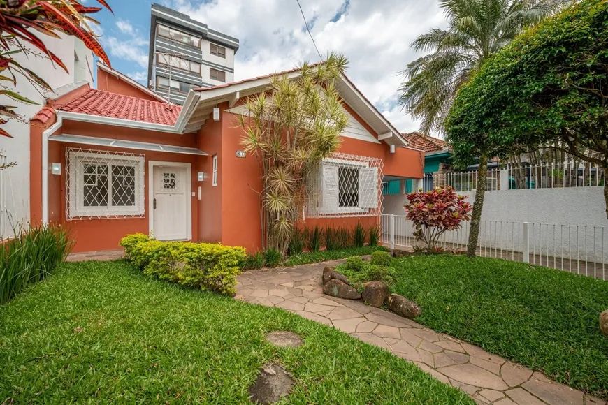 Foto 1 de Casa com 3 Quartos à venda, 300m² em Jardim Lindóia, Porto Alegre