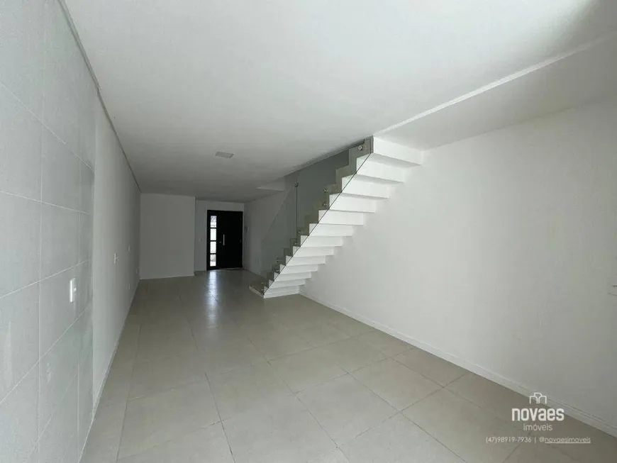 Foto 1 de Sobrado com 2 Quartos à venda, 88m² em Nova Brasília, Joinville