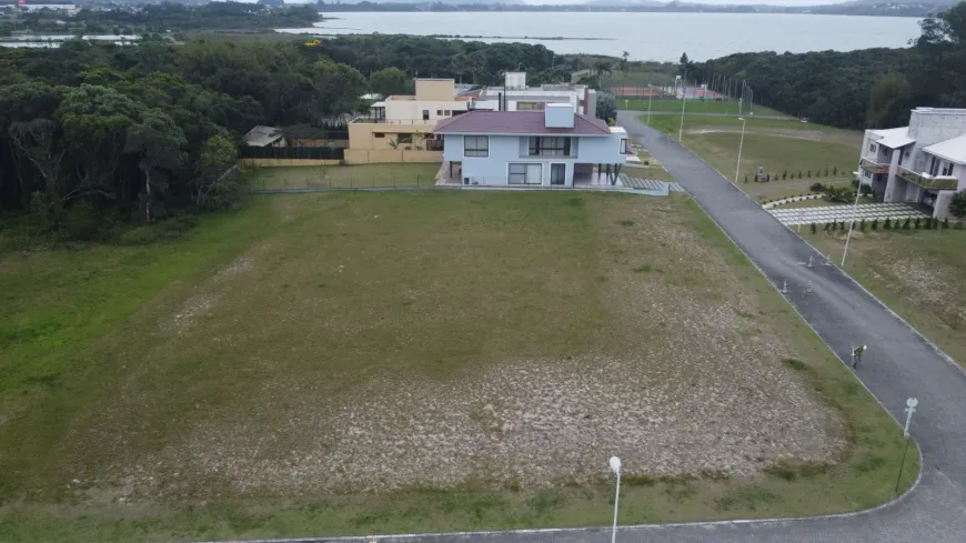 Foto 1 de Lote/Terreno à venda, 1043m² em Praia do Rosa, Imbituba