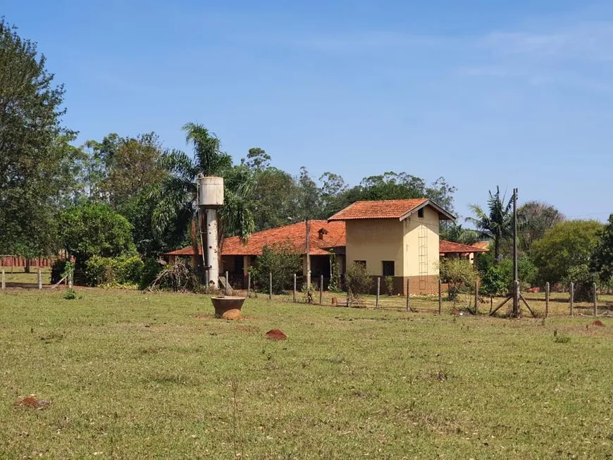 Foto 1 de Fazenda/Sítio com 3 Quartos à venda, 80m² em Area Rural de Tatui, Tatuí