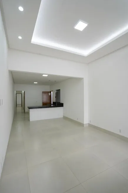 Foto 1 de Casa com 3 Quartos à venda, 121m² em Residencial Brisas da Mata, Goiânia