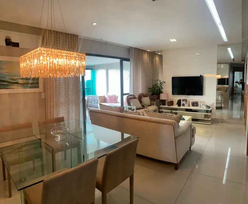 Foto 1 de Apartamento com 4 Quartos à venda, 156m² em Pituaçu, Salvador