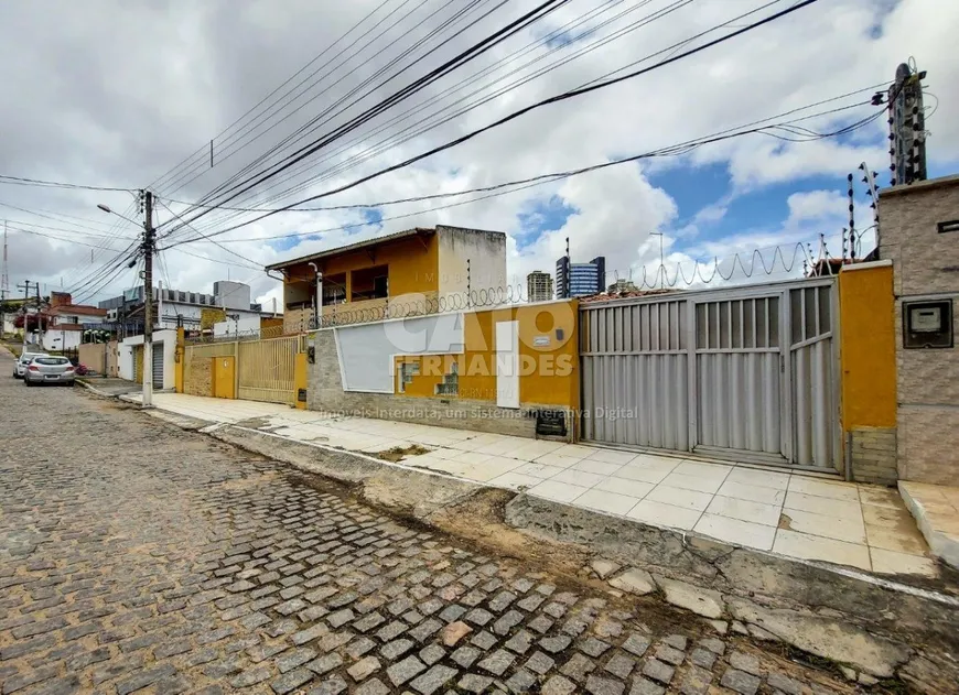 Foto 1 de Casa com 3 Quartos à venda, 174m² em Candelária, Natal