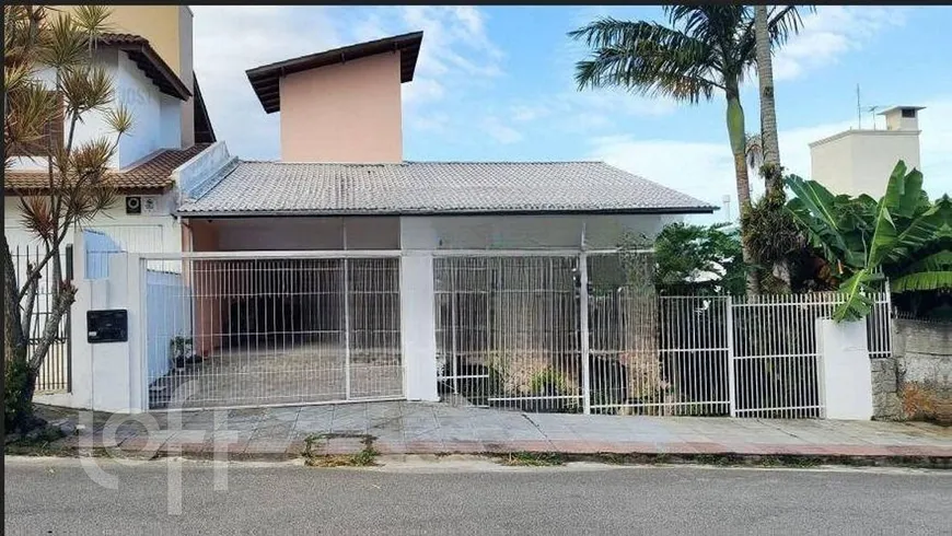 Foto 1 de Casa com 4 Quartos à venda, 220m² em Coqueiros, Florianópolis