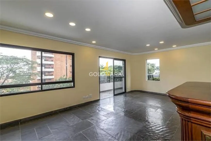 Foto 1 de Apartamento com 4 Quartos à venda, 211m² em Moema, São Paulo