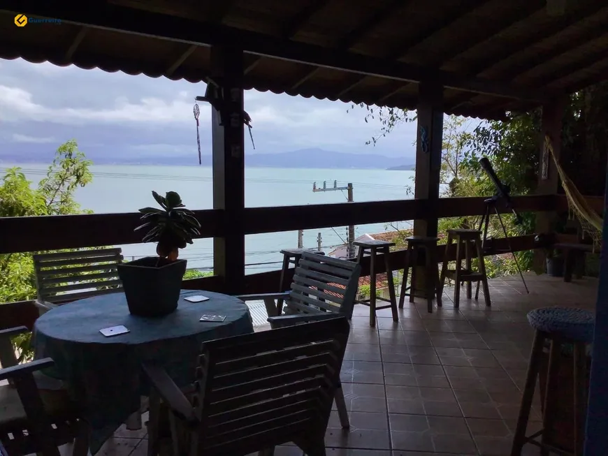 Foto 1 de Casa com 3 Quartos à venda, 110m² em Sambaqui, Florianópolis