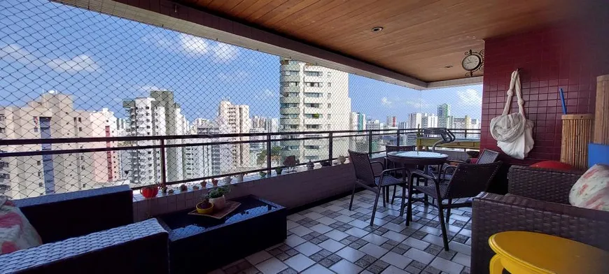 Foto 1 de Apartamento com 4 Quartos à venda, 189m² em Graças, Recife