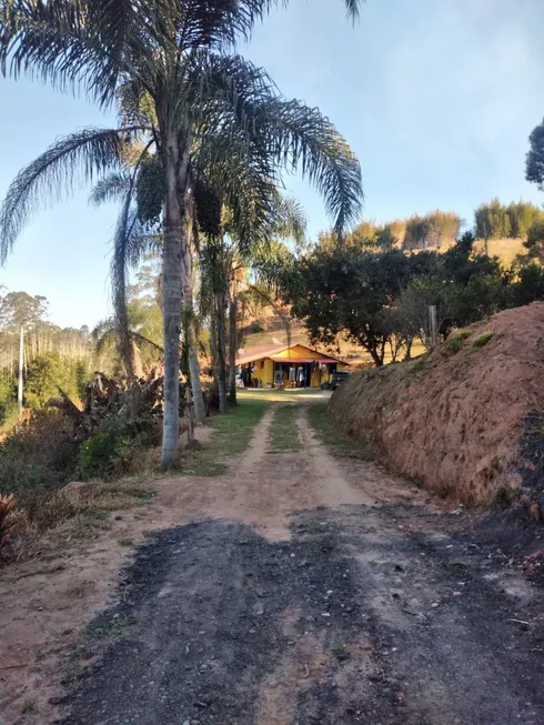 Foto 1 de Fazenda/Sítio com 3 Quartos à venda, 80m² em , Biritiba Mirim