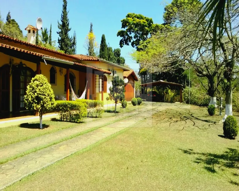 Foto 1 de Fazenda/Sítio com 3 Quartos à venda, 604m² em Chácara Santa Rita, Caçapava