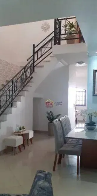 Foto 1 de Sobrado com 3 Quartos à venda, 220m² em Borda da Mata, Caçapava